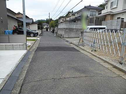 広島市安佐北区可部６丁目　新築一戸建て(全2棟)の前面道路含む現地写真