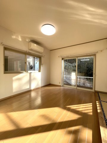 臼井台中古戸建の居間・リビング|LDKです