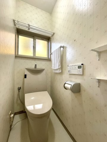 臼井台中古戸建のトイレ|2Fトイレです