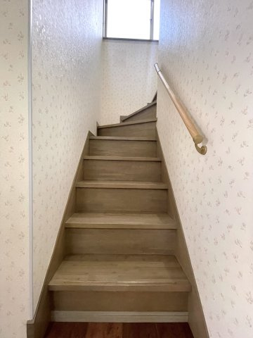 臼井台中古戸建のその他|階段です