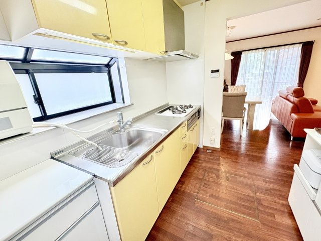 売中古戸建　中央区安新町のキッチン|キッチンは2017年にコンロを交換済み。全体的に使用感が少なくキレイな状態です。