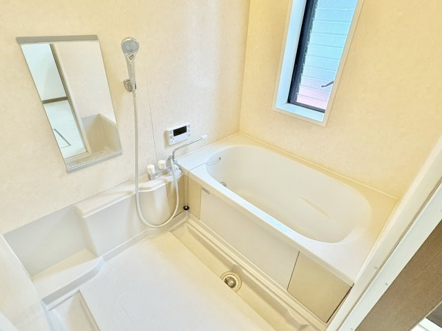 売中古戸建　中央区安新町の浴室|シンプルで清潔感のある浴室です。