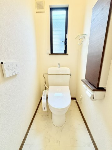 売中古戸建　中央区安新町のトイレ|１階のトイレです。キレイな状態です。