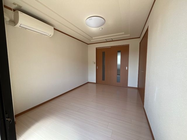 ブルーダイヤモンドの洋室