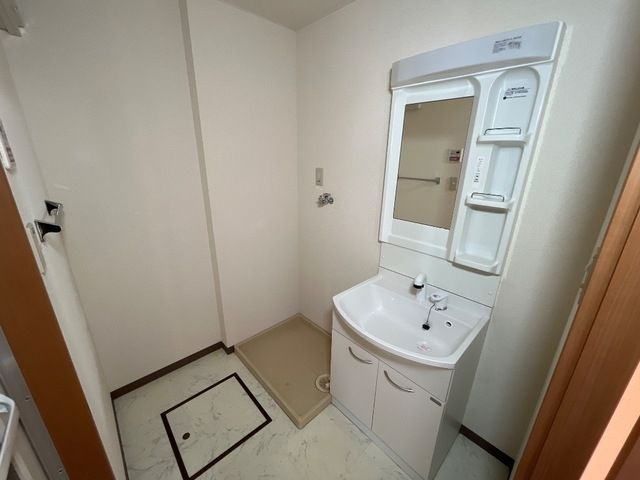 ブルーダイヤモンドの洗面所