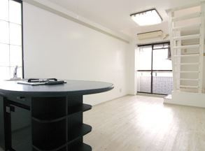 【居間・リビング】 | エクトⅢ | 白を基調としたきれいなお部屋です