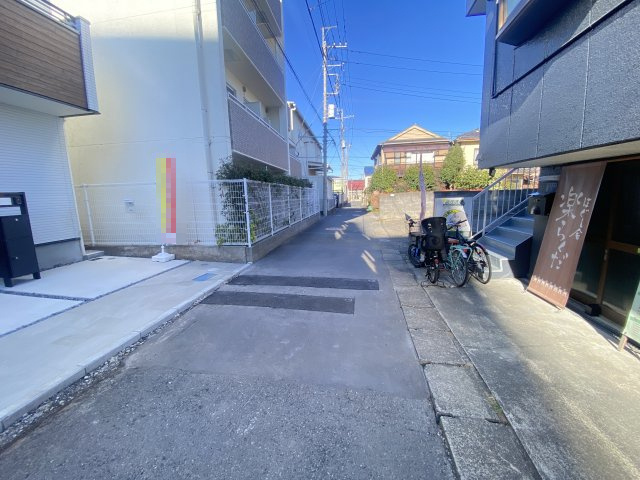 祝　成約済み　八王子市　本郷町　新築戸建ての前面道路含む現地写真|～仲介手数料無料☆八王子ひなた不動産～　八王子市本郷町　新築戸建て