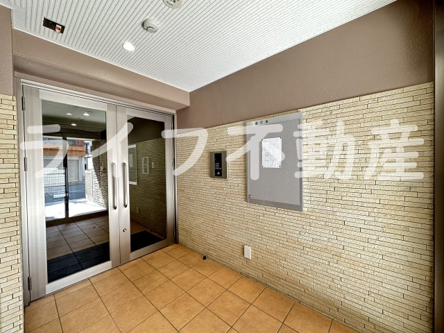 ヴェルドミール小阪のエントランス|落ち着いたエントランスです