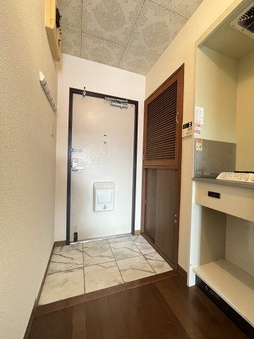 ピーチマンションの玄関