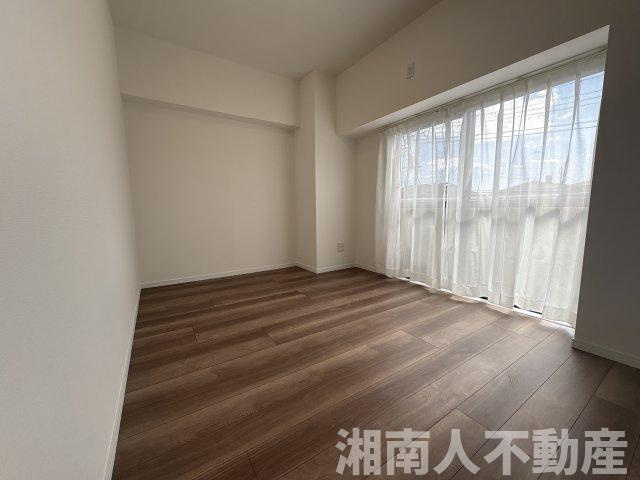 ナイスアーバン平塚総合公園の洋室|ゆったりした洋室です