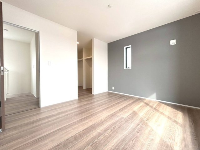 リーブルガーデン　一宮市萩原町林野（苅安賀駅西）　全1区画分譲の寝室|すべての居室にはたっぷり収納できる大型のクローゼット、各室に２４時間換気システムを設置しています。
排気ファンから低風量で24時間強制排気し、家の中の空気をいつも新鮮に保ちます。
