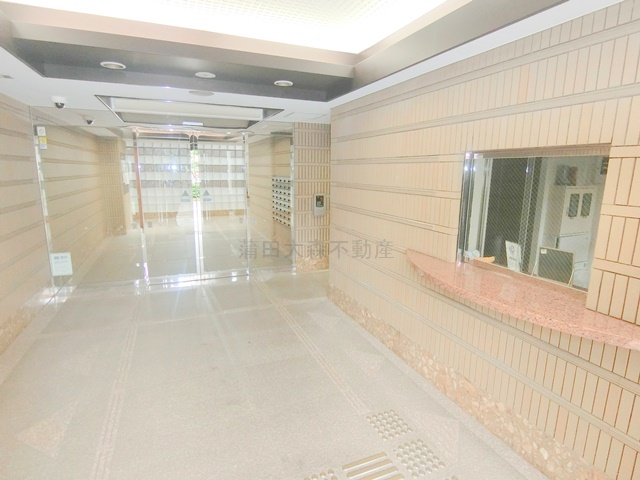 KDXレジデンス東雪谷のエントランス|オートロックと宅配ボックス付きのエントランス