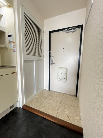 マンションカミュの玄関