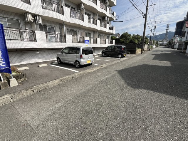 マンションカミュの駐車場