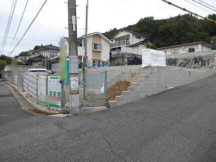 広島市安佐北区可部６丁目　新築一戸建て(全2棟)の前面道路含む現地写真