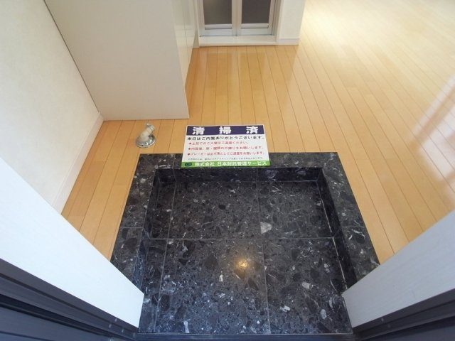 ハピネス上中里の玄関