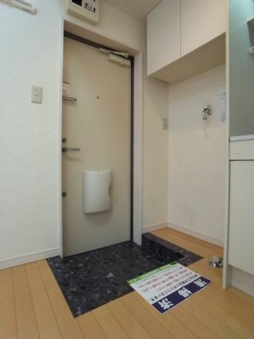 ハピネス上中里の玄関