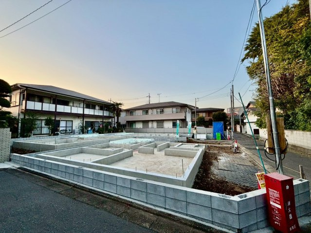 練馬区富士見台3丁目　新築戸建　残2棟の外観|2025.11.07撮影

現地ご見学希望・資料請求などお気軽にお問い合わせ下さい！
03-5990-5201