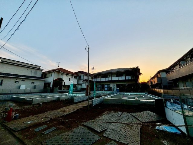 練馬区富士見台3丁目　新築戸建　全3棟の前面道路含む現地写真|2025.11.07撮影

現地ご見学希望・資料請求などお気軽にお問い合わせ下さい！
03-5990-5201