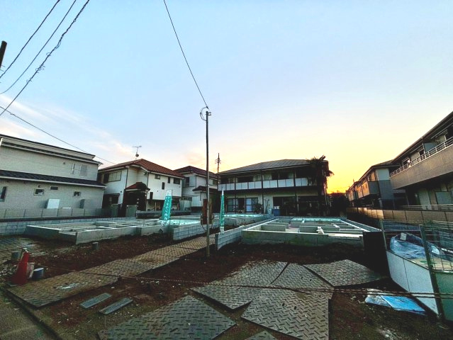 練馬区富士見台3丁目　新築戸建　全3棟の前面道路含む現地写真|2025.11.07撮影

現地ご見学希望・資料請求などお気軽にお問い合わせ下さい！
03-5990-5201