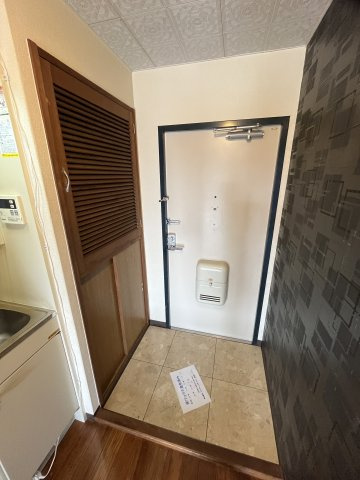 マンションカミュの玄関