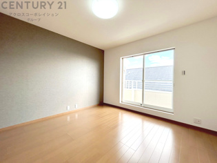 リラックスできるプライベート空間で、快適な睡眠をサポート。個人の好みに合わせたインテリアや寝具で心地良さを追求。プライベートな時間を過ごし、リフレッシュする場所におすすめです。