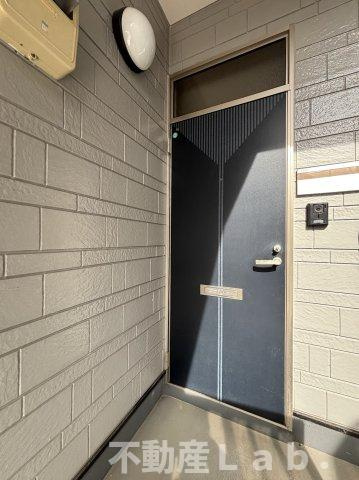 シャルマン野口 B棟のエントランス