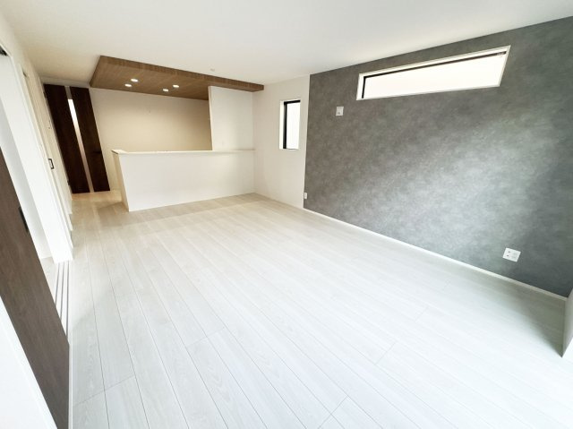 【居間・リビング】 | 富士見市水子　新築一戸建住宅　全6棟　(ふじみ野店) | 17帖の広々LDK、ゆったりとしたリビングは家族の憩いの場にぴったりです！