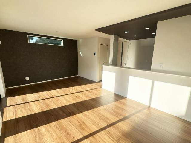 【居間・リビング】 | 富士見市水子　新築一戸建住宅　全6棟　(ふじみ野店) | 16帖の広々LDK、ゆったりとしたリビングは家族の憩いの場にぴったりです！