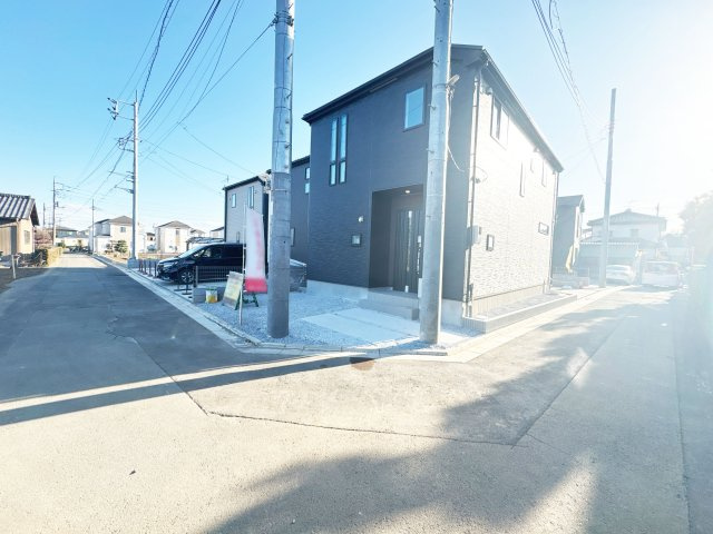 【前面道路含む現地写真】 | 富士見市水子　新築一戸建住宅　全6棟　(ふじみ野店) | カースペースは間口が広く駐車ラクラク！