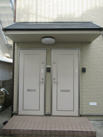 中野区大和町１丁目のアパートのエントランス