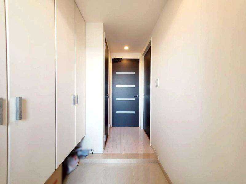 サーパス青柳町の玄関