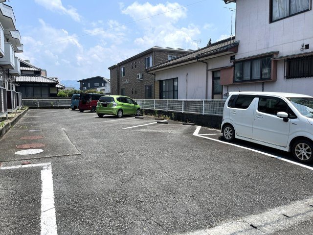 エクセレントシャトーの駐車場