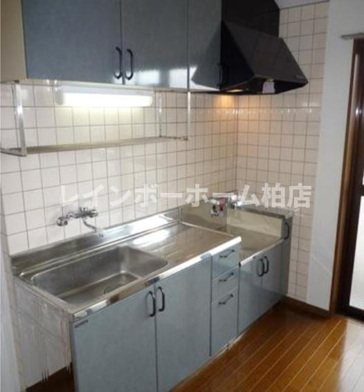 第6ビューストーンハイムのキッチン|コンパクトなキッチンで掃除もラクラク