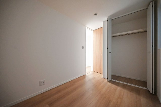 マドレコート浜3丁目新築一戸建│2SLDK＋駐車1台可（ビルトインガレージ）の収納|クローゼットつきなので、子供部屋やゲストルームとしてもお使いいただけます。