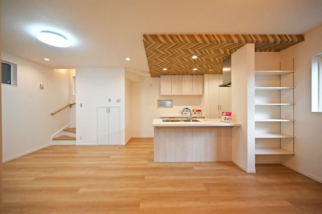 マドレコート浜3丁目新築一戸建│2SLDK＋駐車1台可（ビルトインガレージ）の居間・リビング|断熱材にグラスウールを採用。
断熱〇耐火〇環境〇