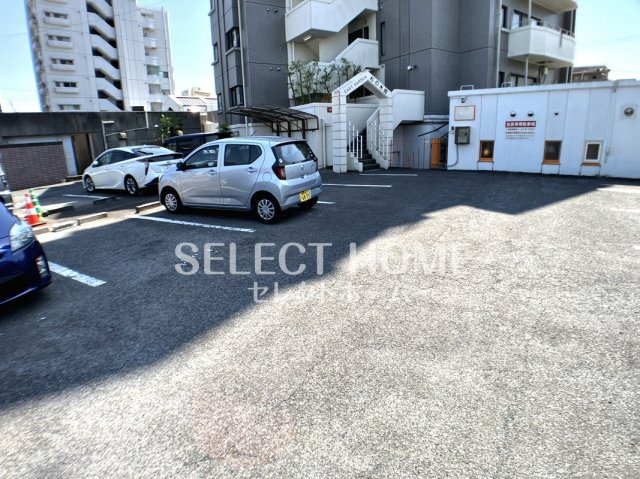 【駐車場】 | イーストガーデン杉の木館 | カースペースがあります