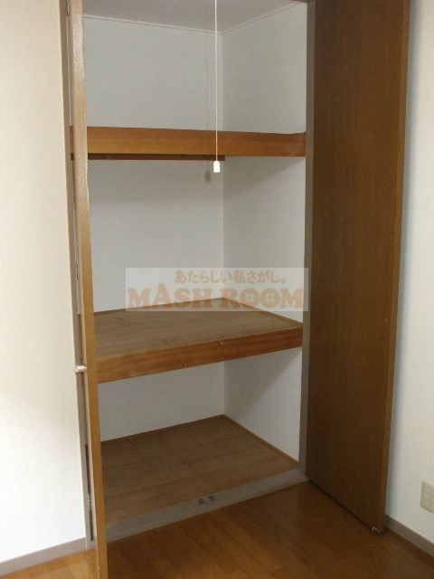 中野区大和町１丁目のアパートの収納