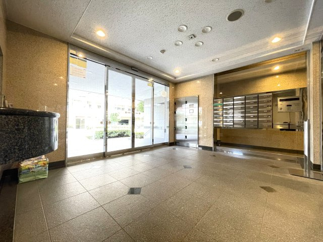 ローヤルシティ草加第２のロビー