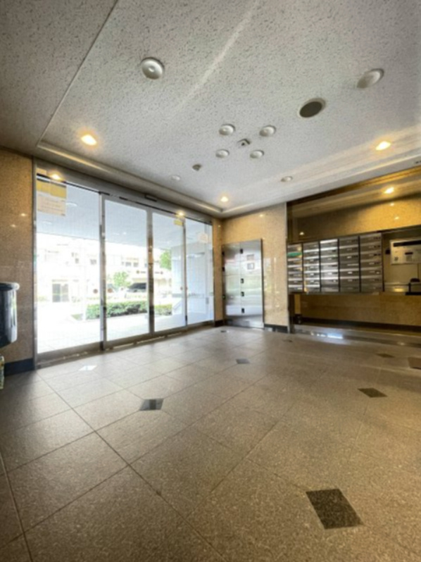 ローヤルシティ草加第２のロビー