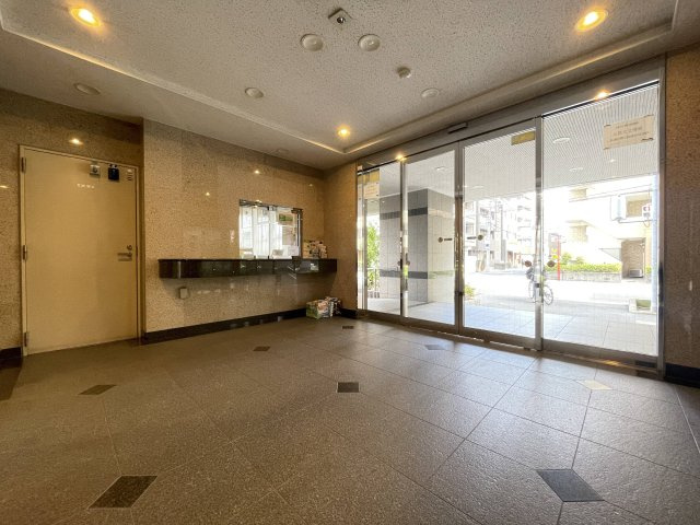 ローヤルシティ草加第２のロビー