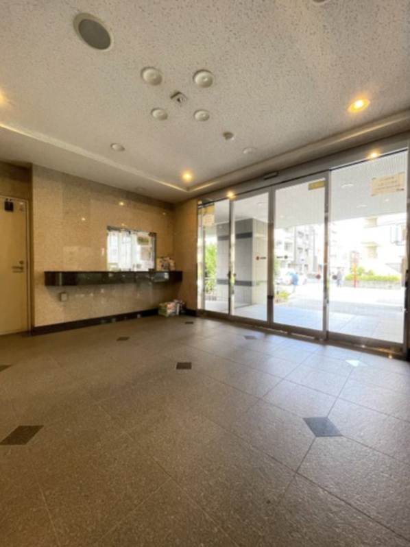 ローヤルシティ草加第２のロビー
