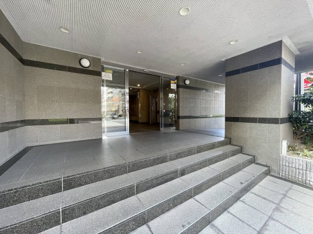 ローヤルシティ草加第２のエントランス