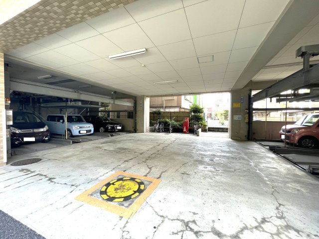 ローヤルシティ草加第２の駐車場
