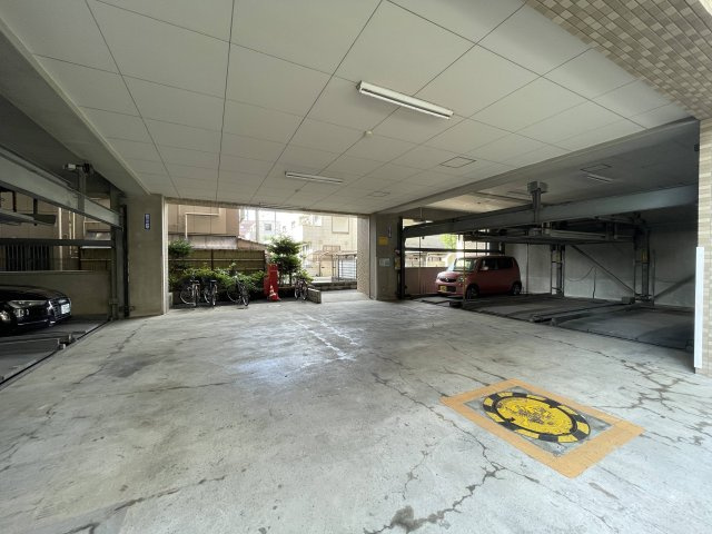 ローヤルシティ草加第２の駐車場