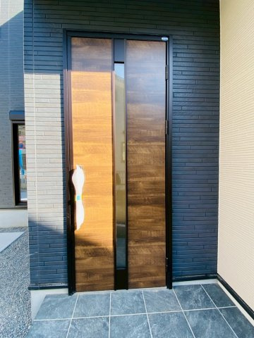 よかタウン／東区健軍３丁目２期／１号棟の玄関