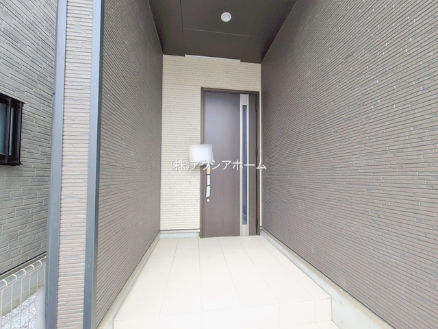 所沢市中新井4丁目・全2棟　新築一戸建　A号棟　～駐車2台～の玄関|現地写真（2025年12月18日撮影）