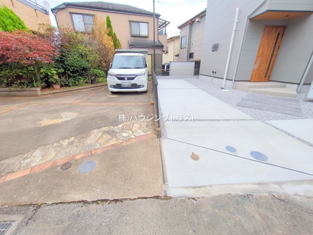 仲介手数料無料　所沢市狭山ヶ丘2丁目・新築全1棟の駐車場