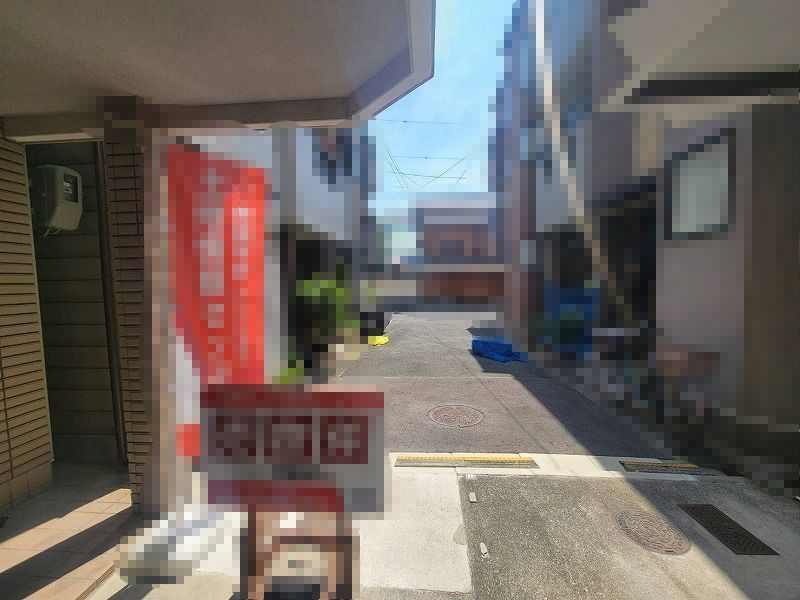吹田市内本町3丁目　中古戸建の前面道路含む現地写真