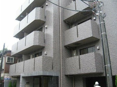 【外観】 | ルーブル豊玉参番館 | 鉄筋コンクリート造のがっちりとした建物。